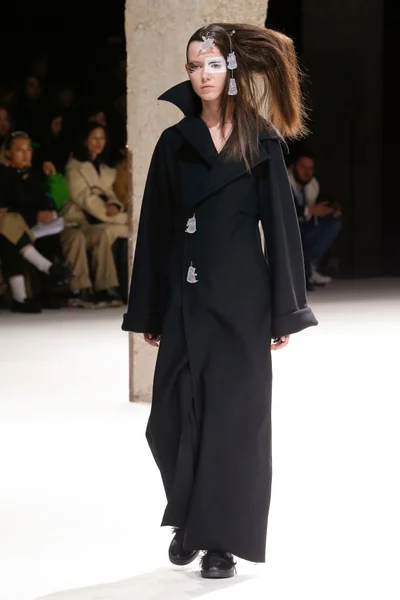 Look 18
